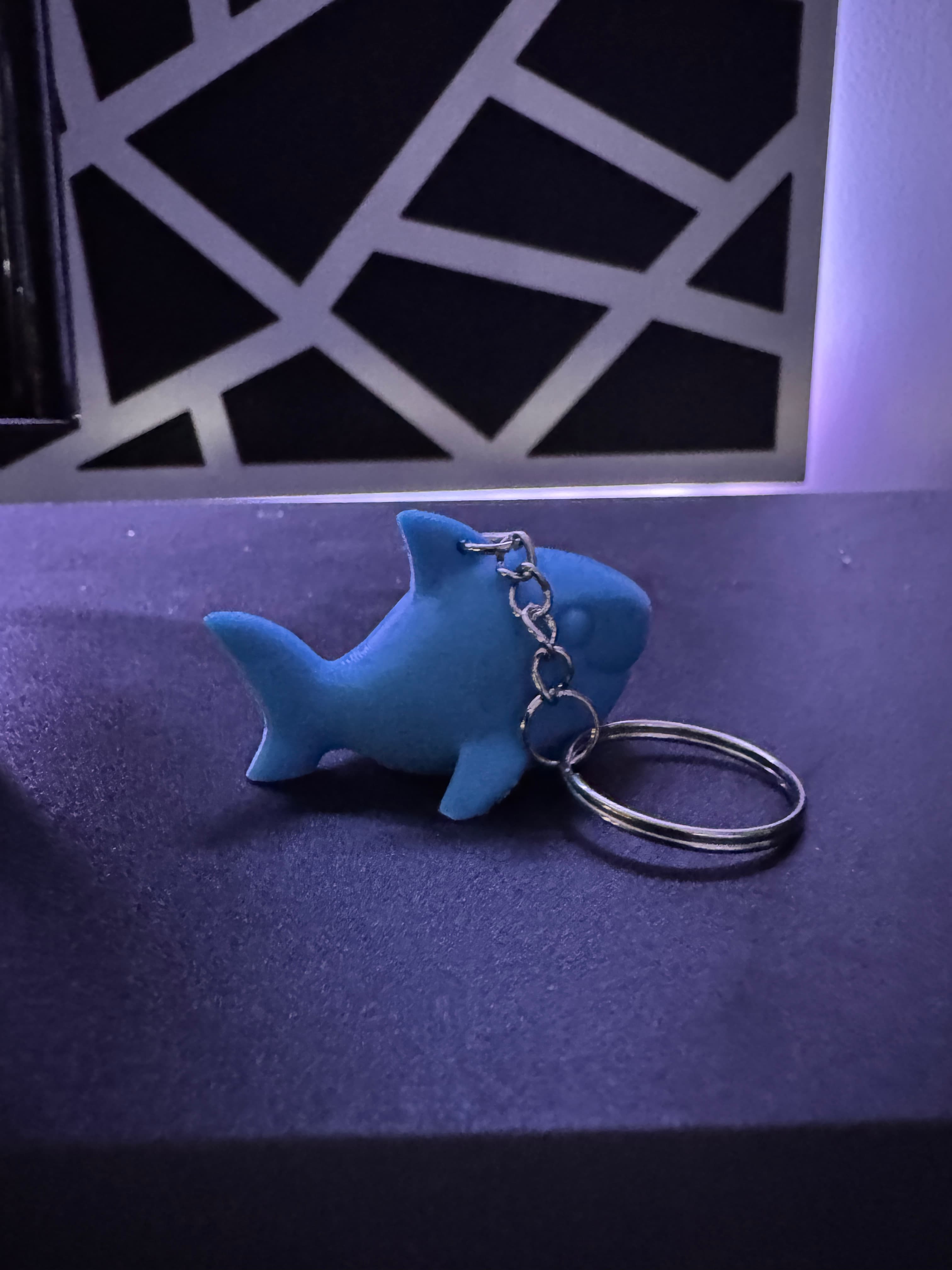 Mini Requin Bureau Figurine Or Porte-clés - Image 3